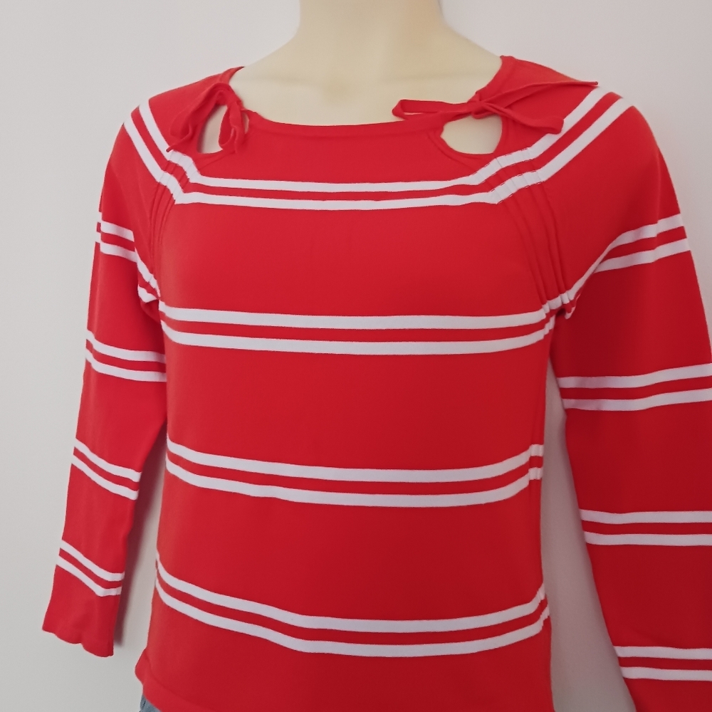 Quarter sleeve knit top